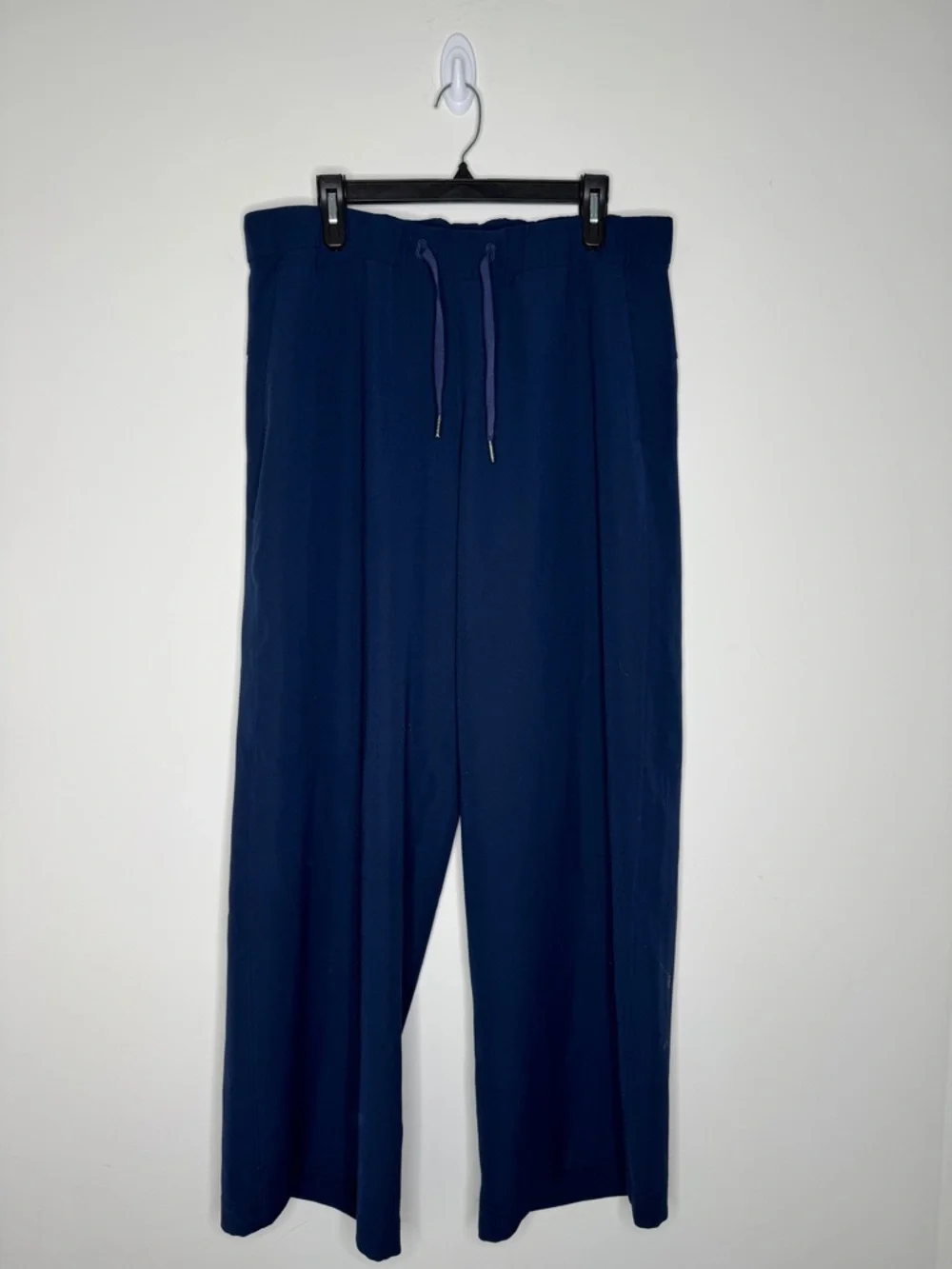 lululemon athletica On the Fly Navy Drawstring Wide-Leg Pants 12 - Picture 2 of 5